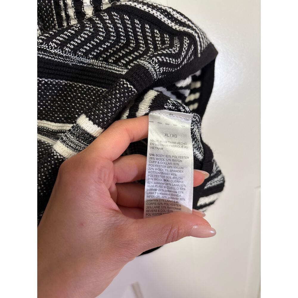 WHBM Women's Sleeveless Knit Top Black White Striped Zip Back XL - Picture 6 of 8